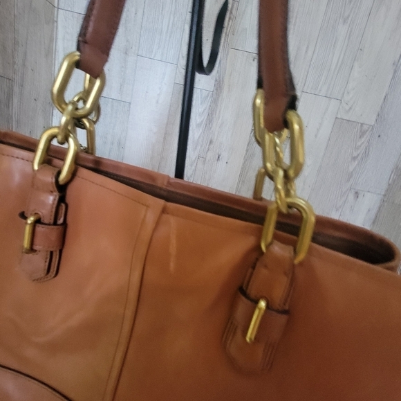 Coach AUTHENTIC Caramel handbag. IN GREAT CONDITION WITH COACH HANG TAG - Picture 7 of 13